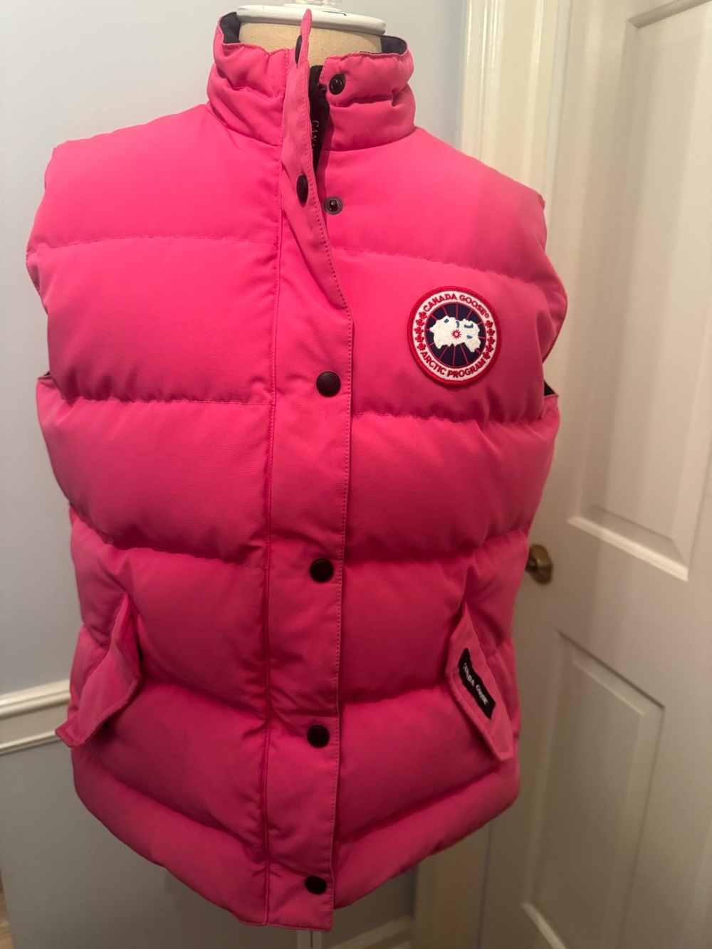 Canada Goose Women’s Freestyle Vest in vibrant summit Pink